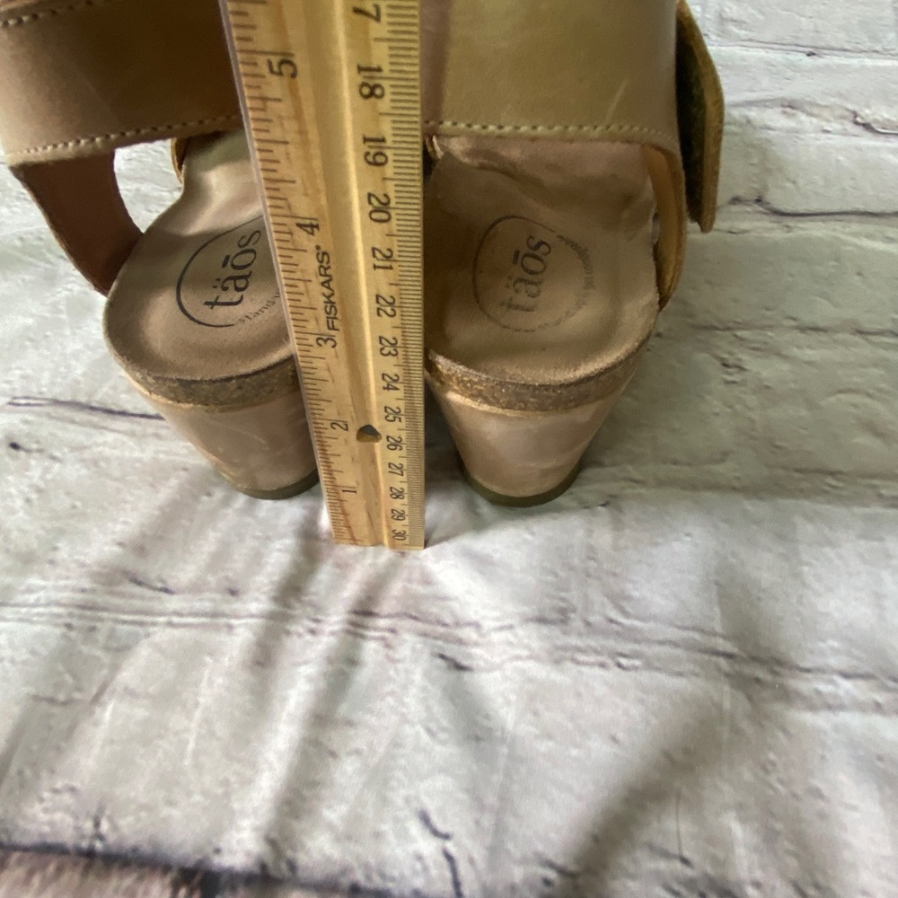 Taos Carousel Tan Wedges - Picture 6 of 16